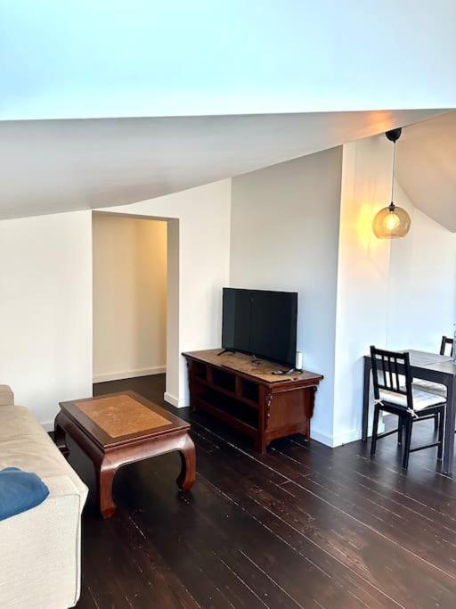 Historic Charm Your Old Town Retreat Appartamento *