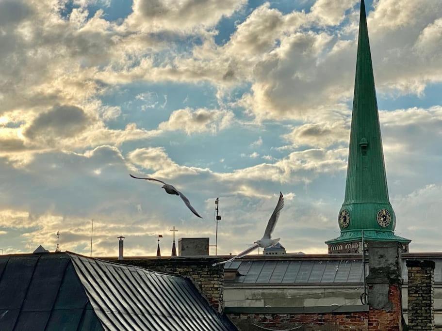 Appartamento Historic Charm Your Old Town Retreat Riga
