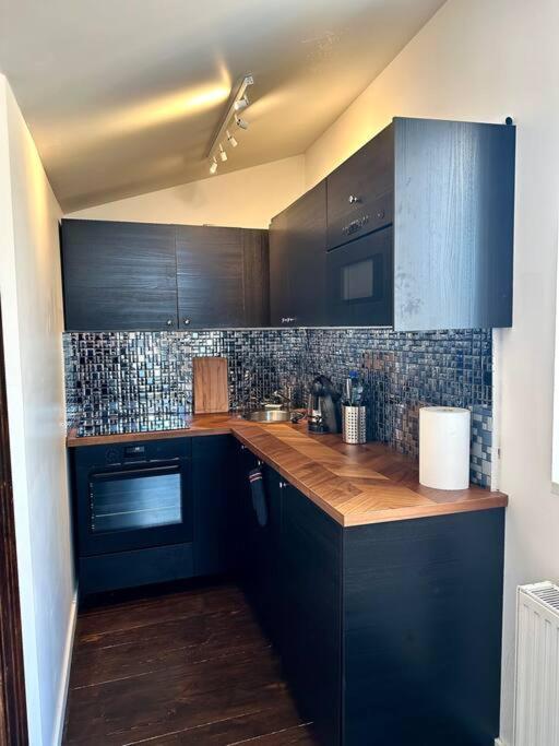 Appartamento Historic Charm Your Old Town Retreat