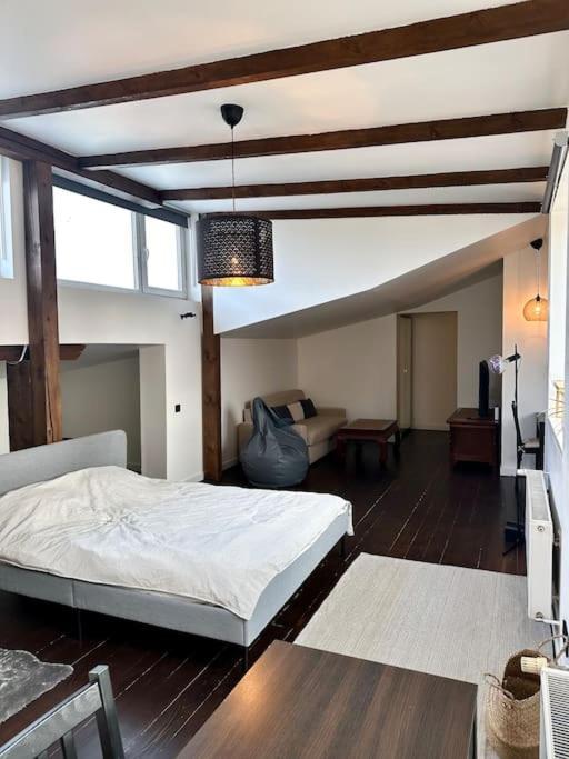 Historic Charm Your Old Town Retreat Appartamento Riga