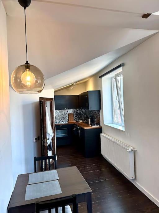 Historic Charm Your Old Town Retreat Appartamento